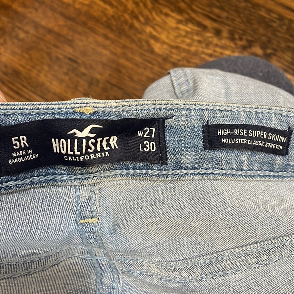 Hollister High Rise Ripped Skinny Jeans - Picture 3 of 3